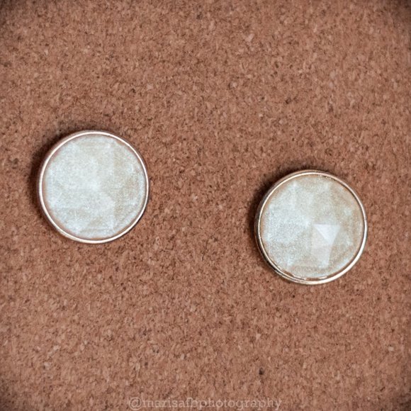 Pearlescent Circle- Off white - Picture 2 of 3